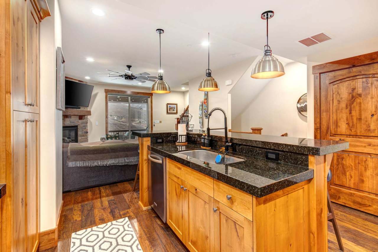 Combining the perfect balance of elegant mountain design and laid-back luxury!