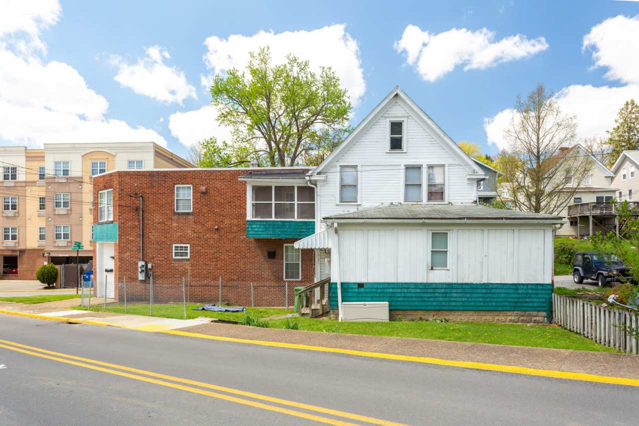 3 Bedroom, 2 Bathroom House Woodburn Area- Available 08/05/2026