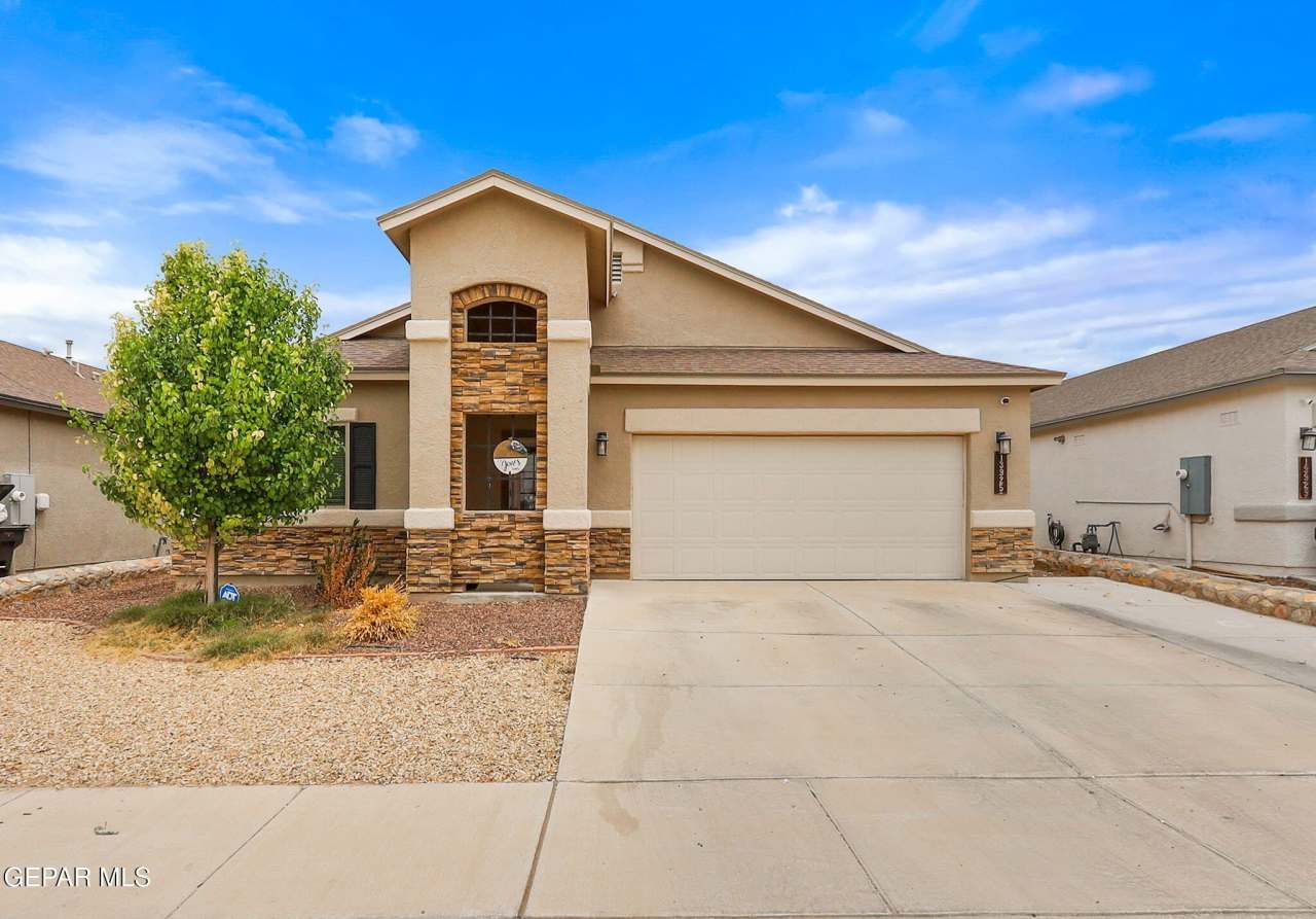 13925 Lago Vista Avenue