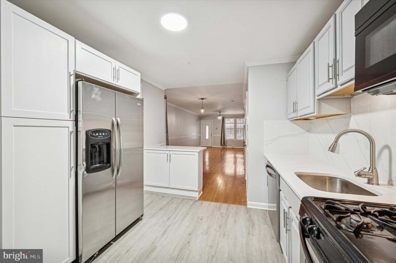 1319 N ROBINSON Street