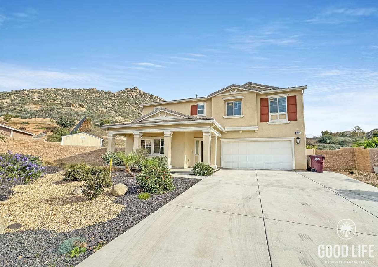 Beautiful 5Bd/3.5Ba Home in Cul-de-Sac in Riverside w/new Turf Back Yard and New Carpet!