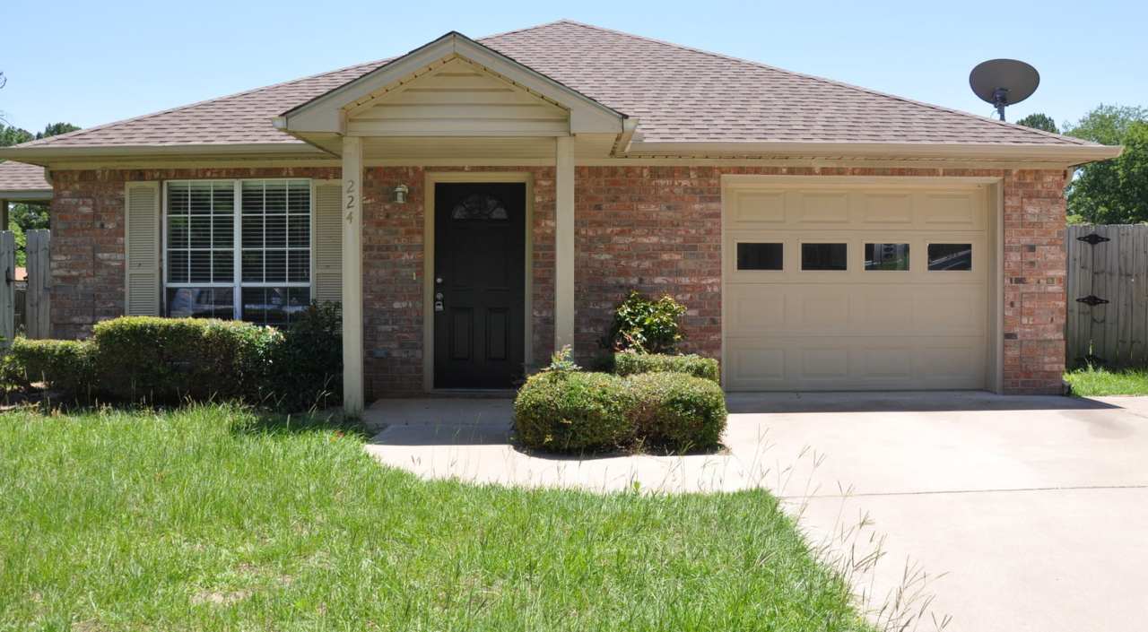 COMING SOON! Updated 3 Bedroom in Lindale ISD!