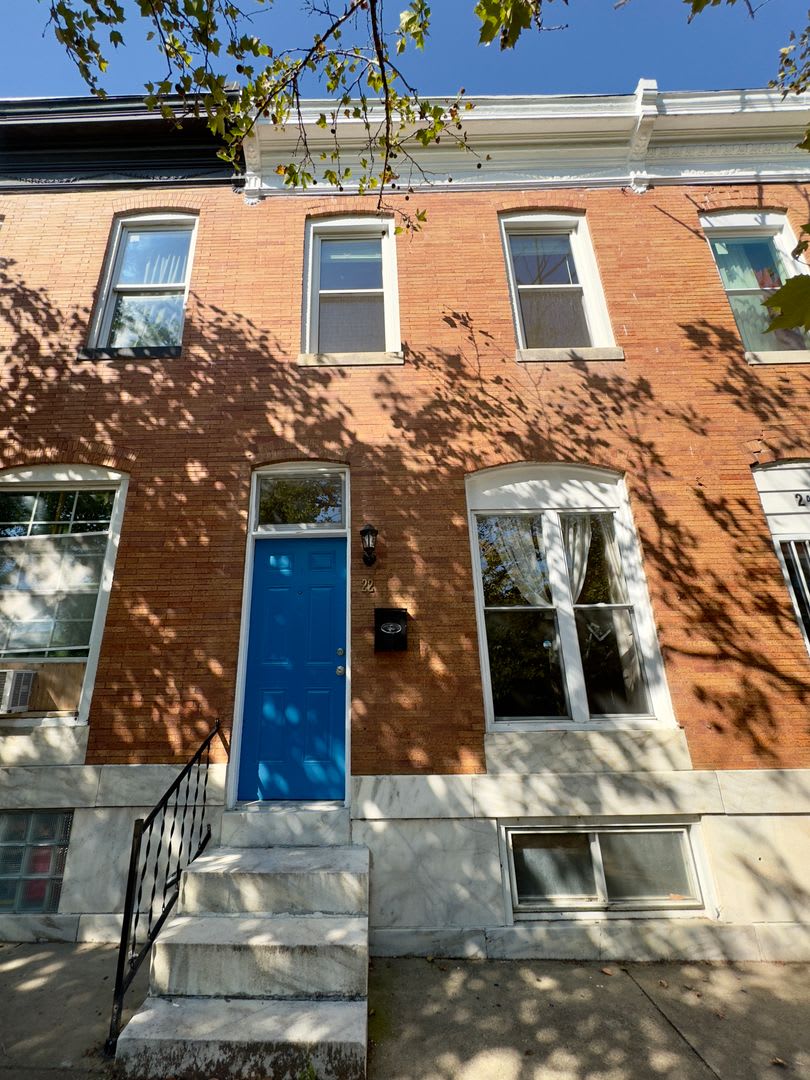 Bright and Airy 2 Bedroom Townhome in Patterson Park!