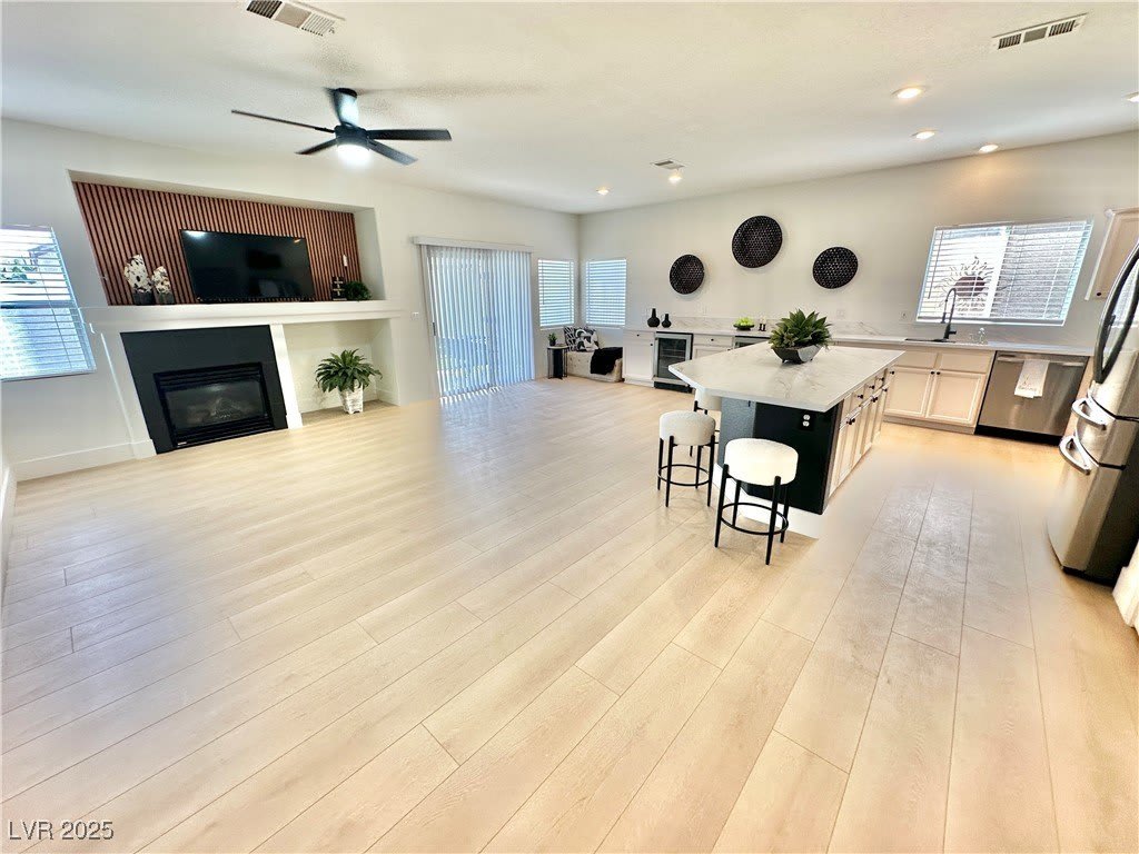 10195 QUEENSBURY Avenue