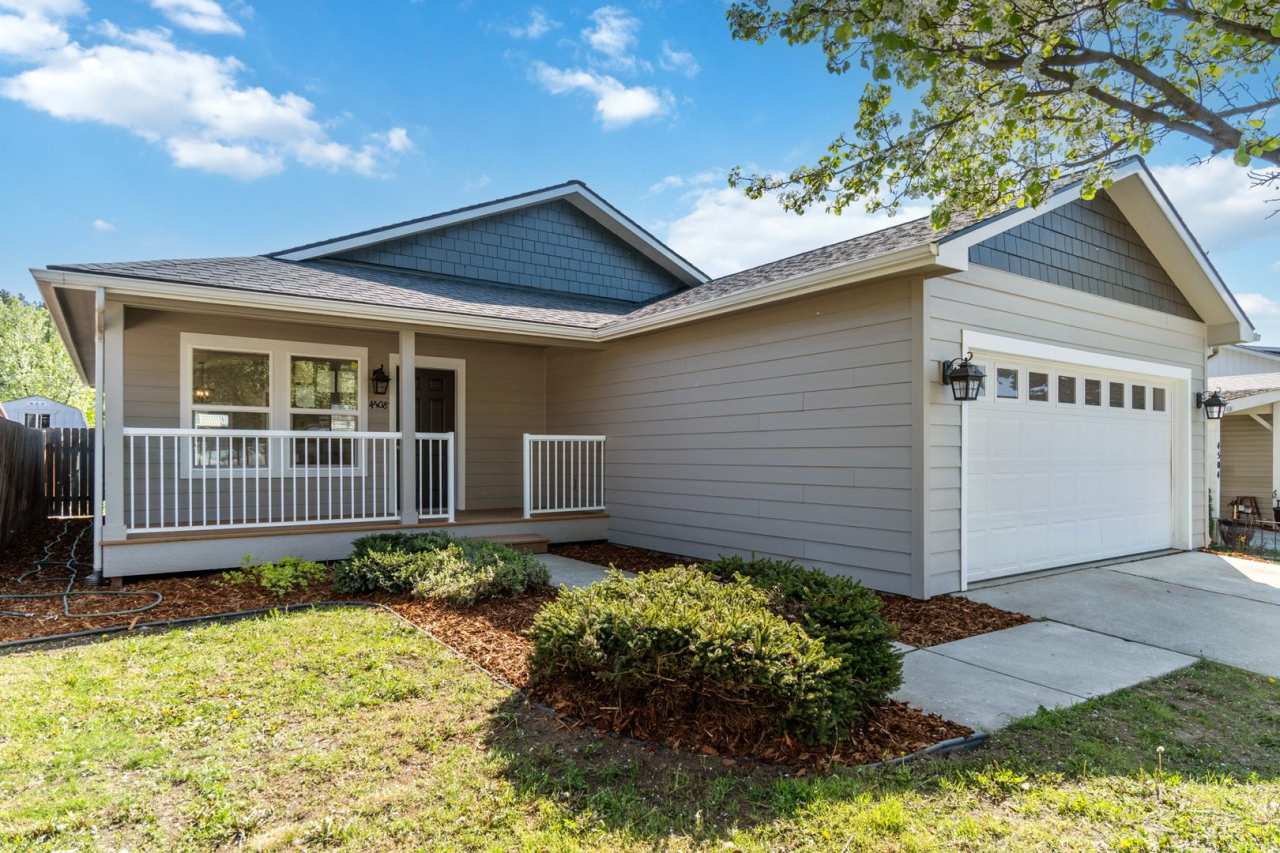 Newly Remodeled Single Family Home in Gated Community!!