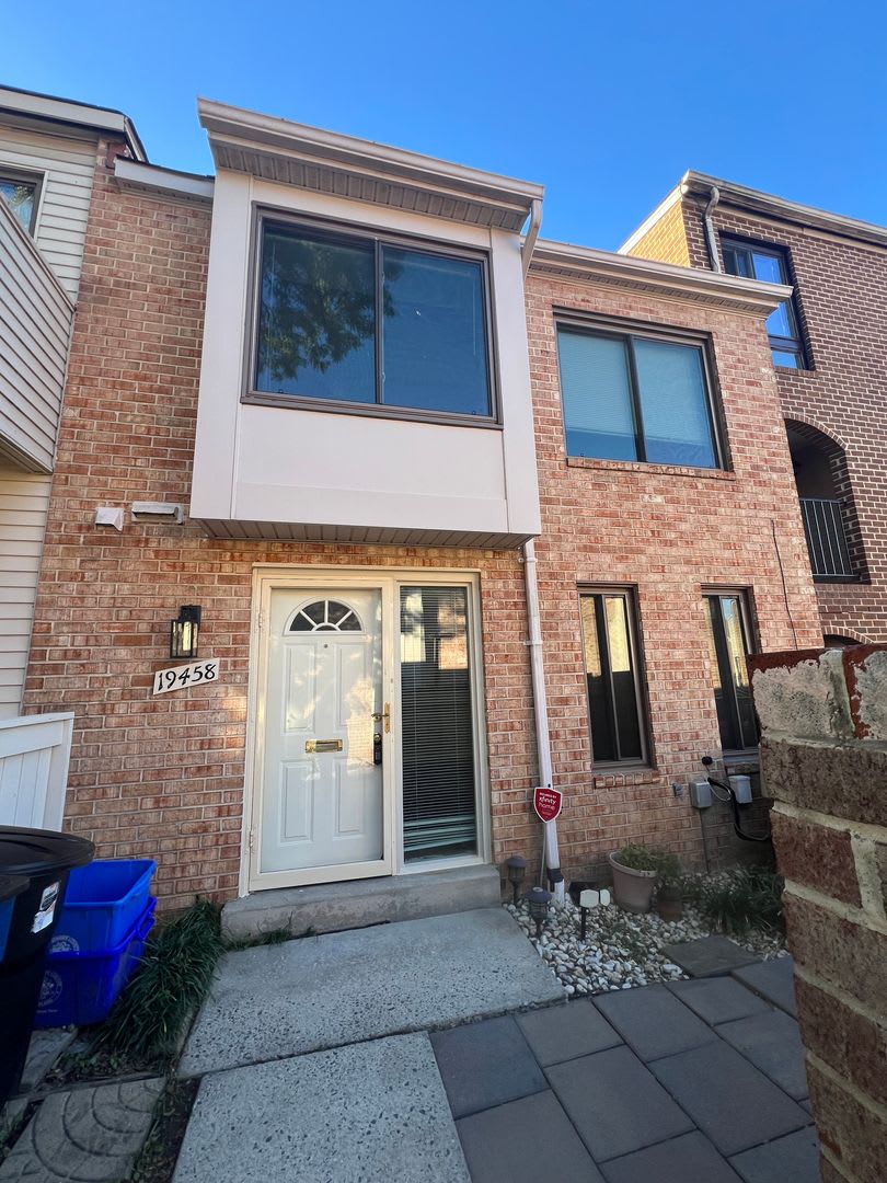 RENOVATED 2 LEVEL TOWNHOUSE WITH UPDATED KITCHEN AND BATHROOM