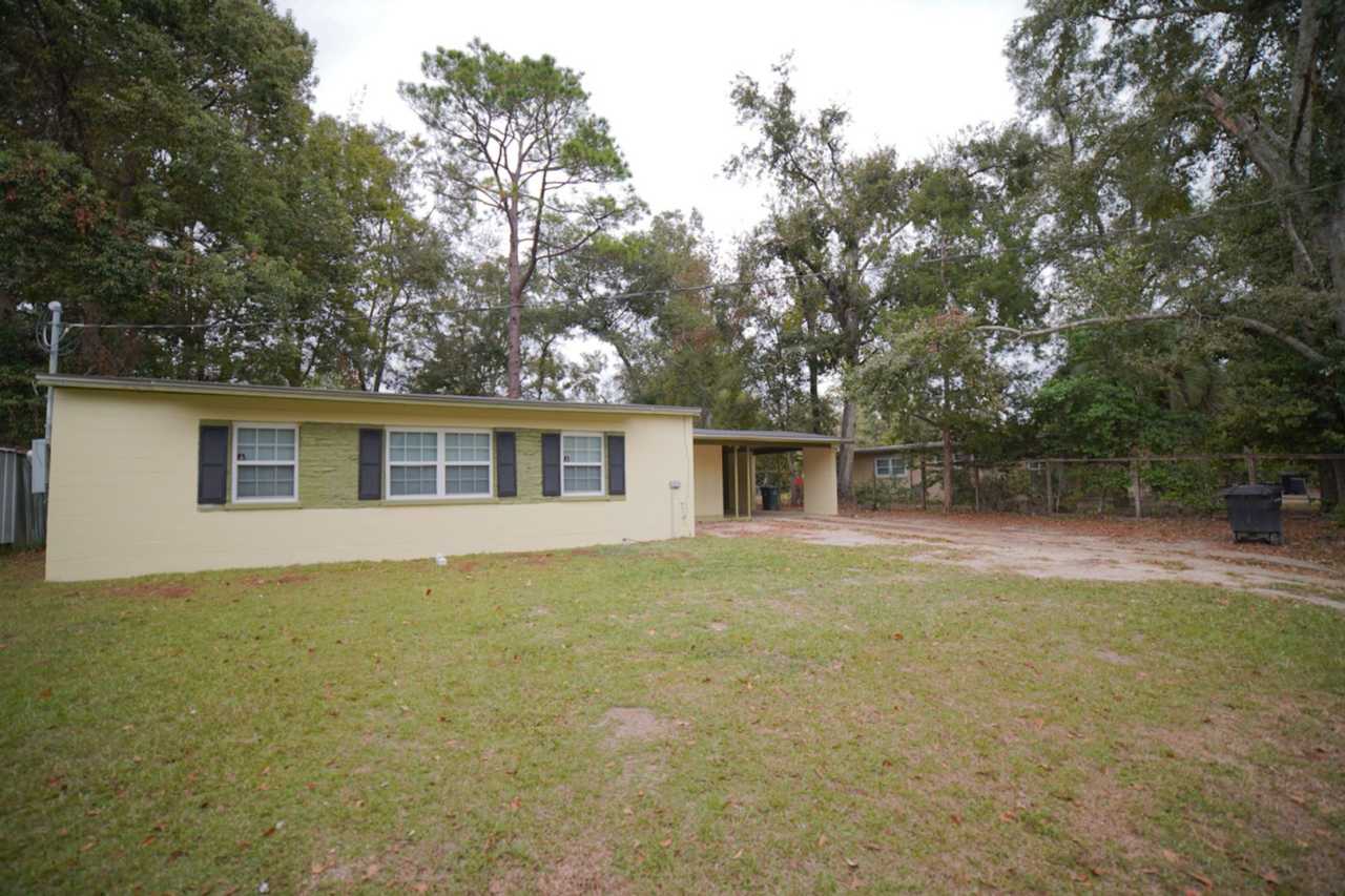 3 Bed / 1 Bath Home In Town