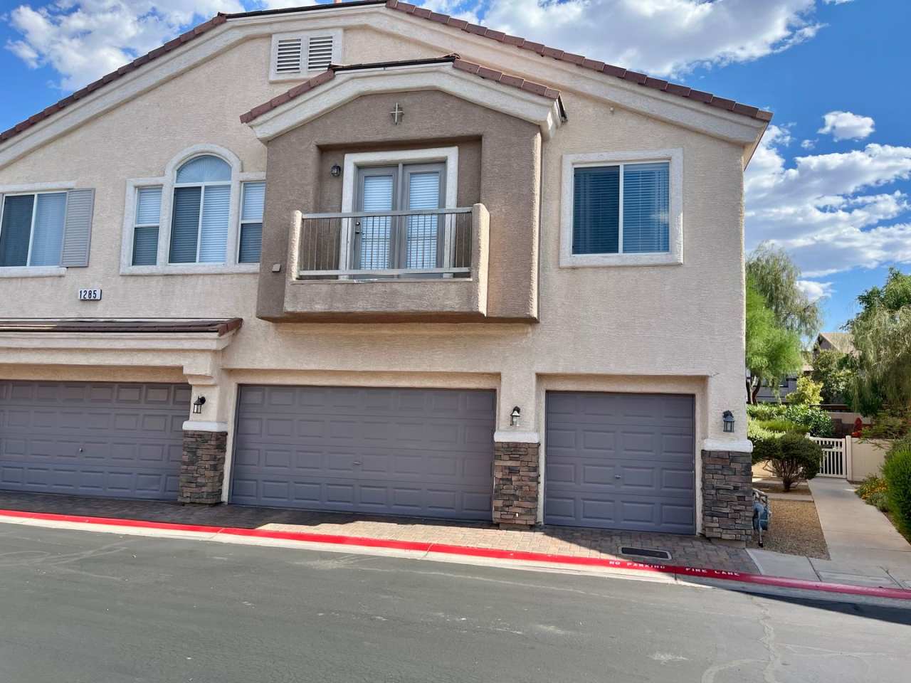 2 bed, 2 bath, 1 car townhome