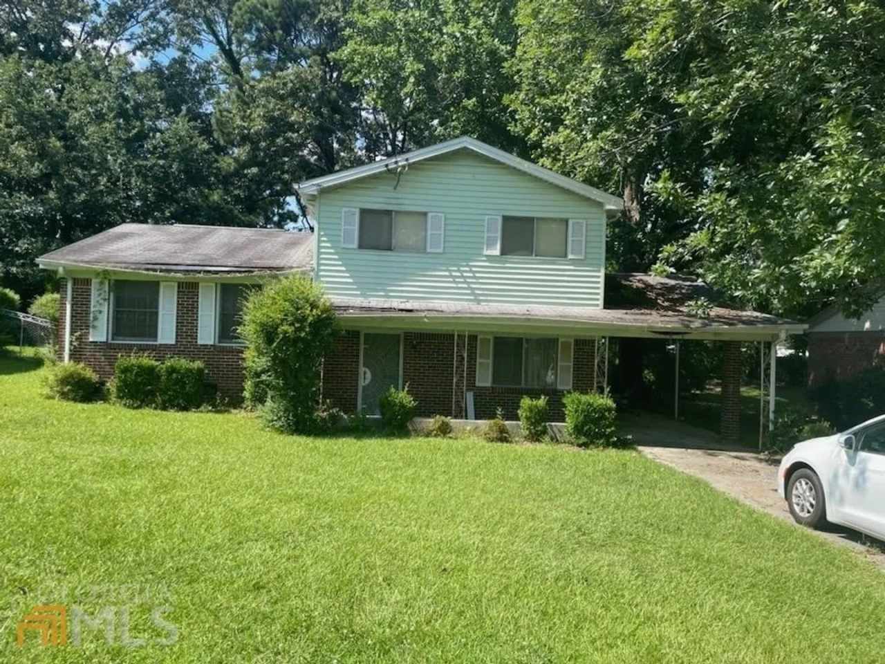 Room in 5 Bedroom Home at Adamsville Dr SW