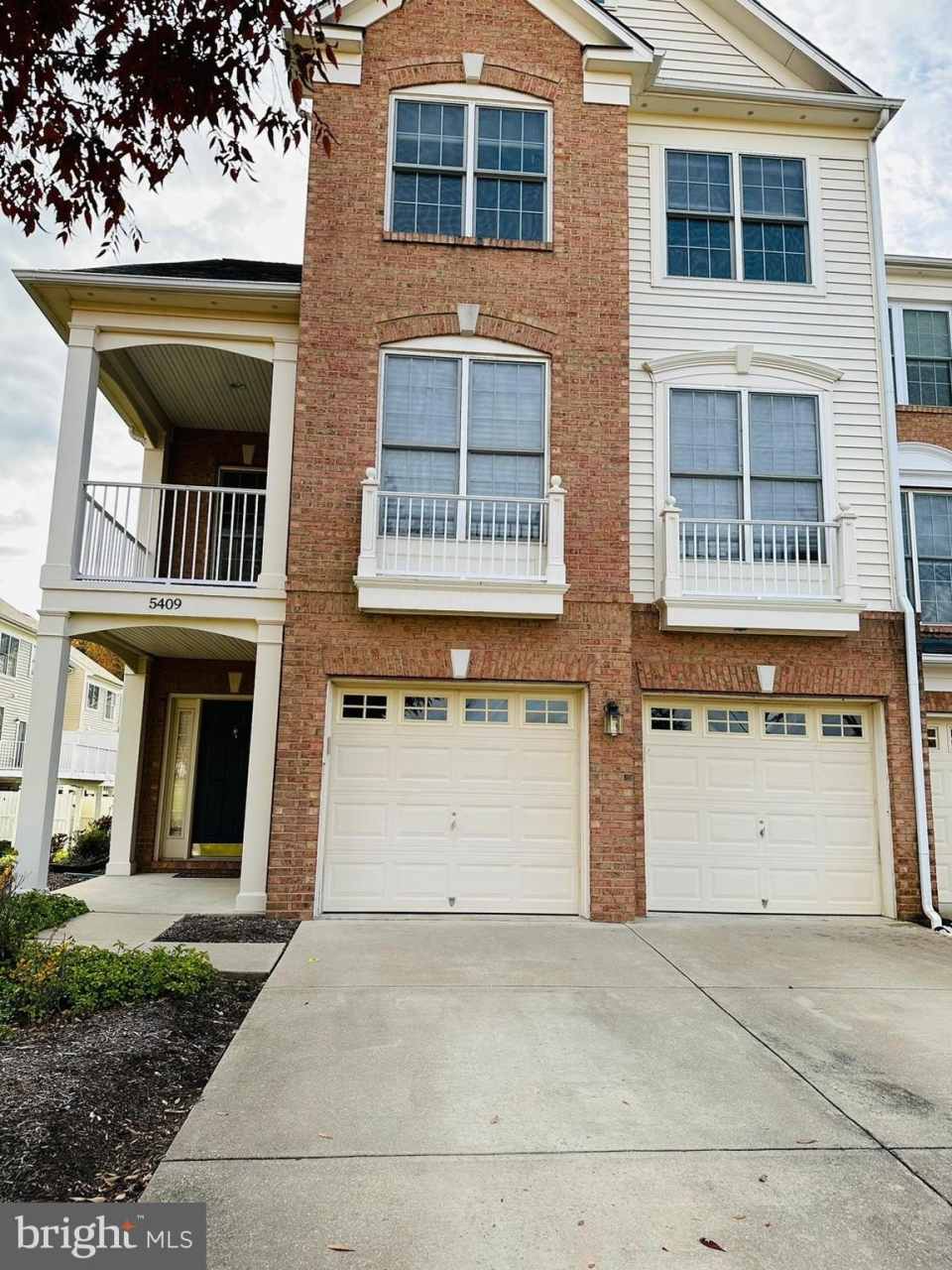 5409 COMMERCE Row unit: 49