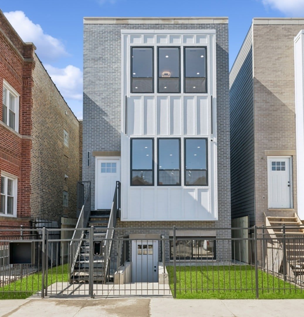 3216 W polk Street unit: 2
