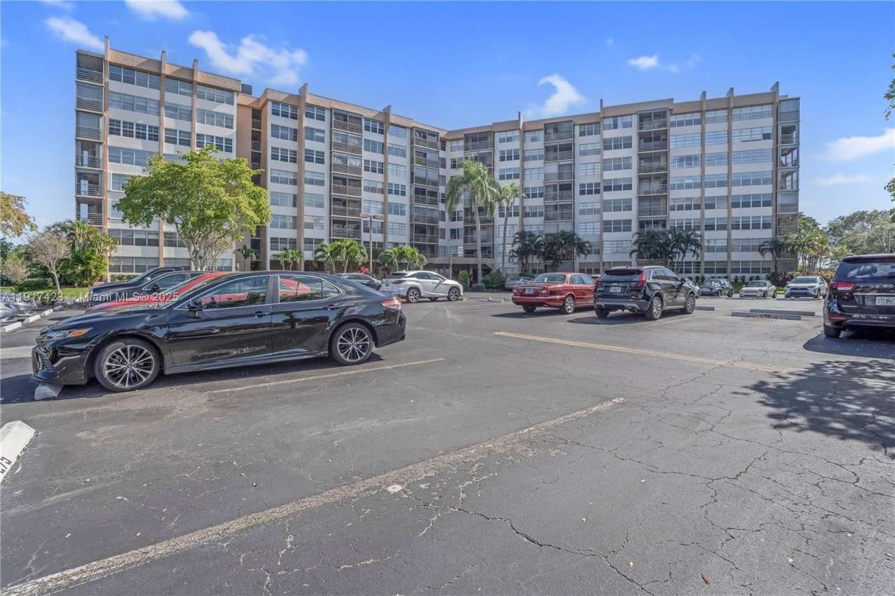 1200 Saint Charles Pl