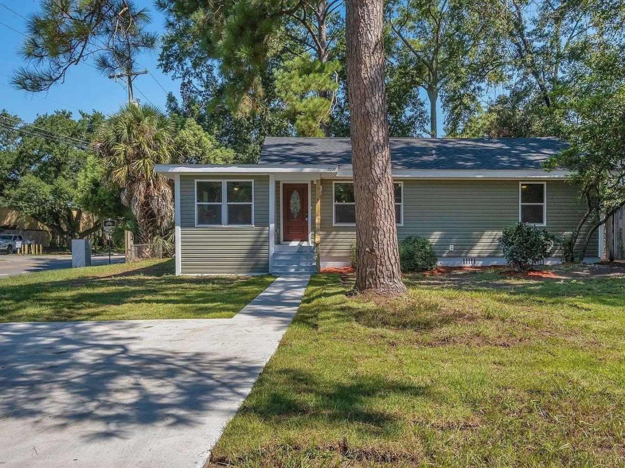 WOW!! 50% OFF FIRST MONTH’S RENT IF LEASE SIGNED BY 12/1/25