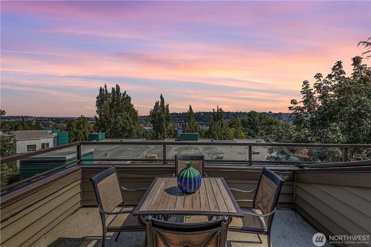 Beautiful Views, 5 Piece Bath, Private Patio, Deck, Garage in this 3bedroom Townhome!