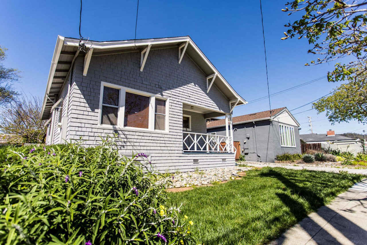 Charming 2 Bedroom House with Expansive Workshop Garage