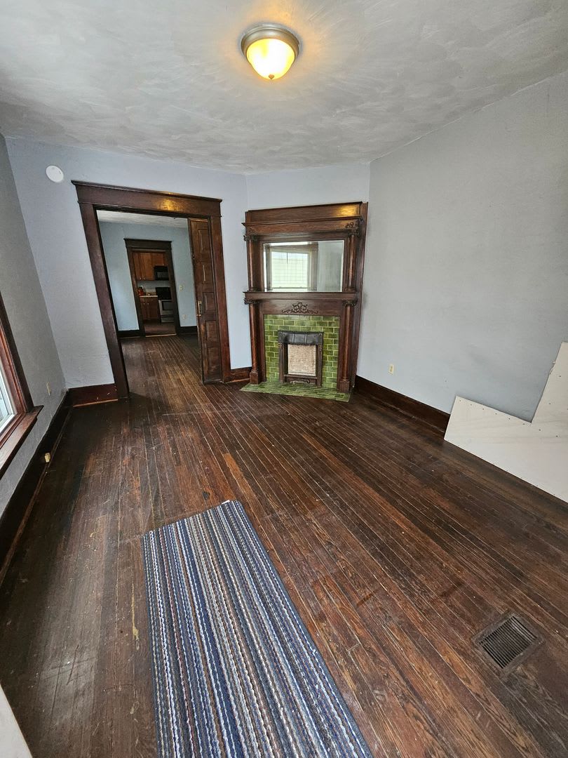 Lower 2 bedroom unit East Side