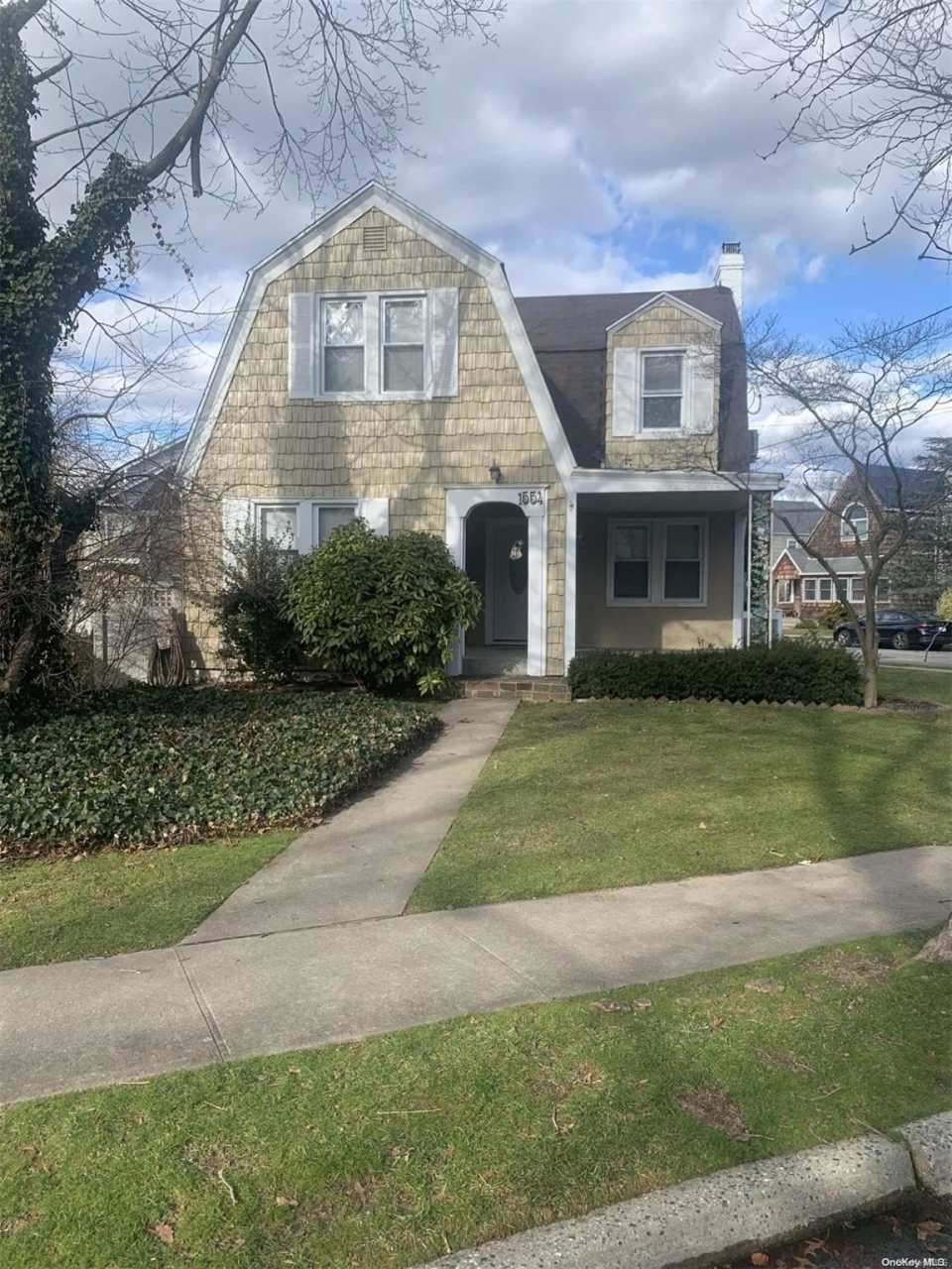 1554 Moffitt Avenue