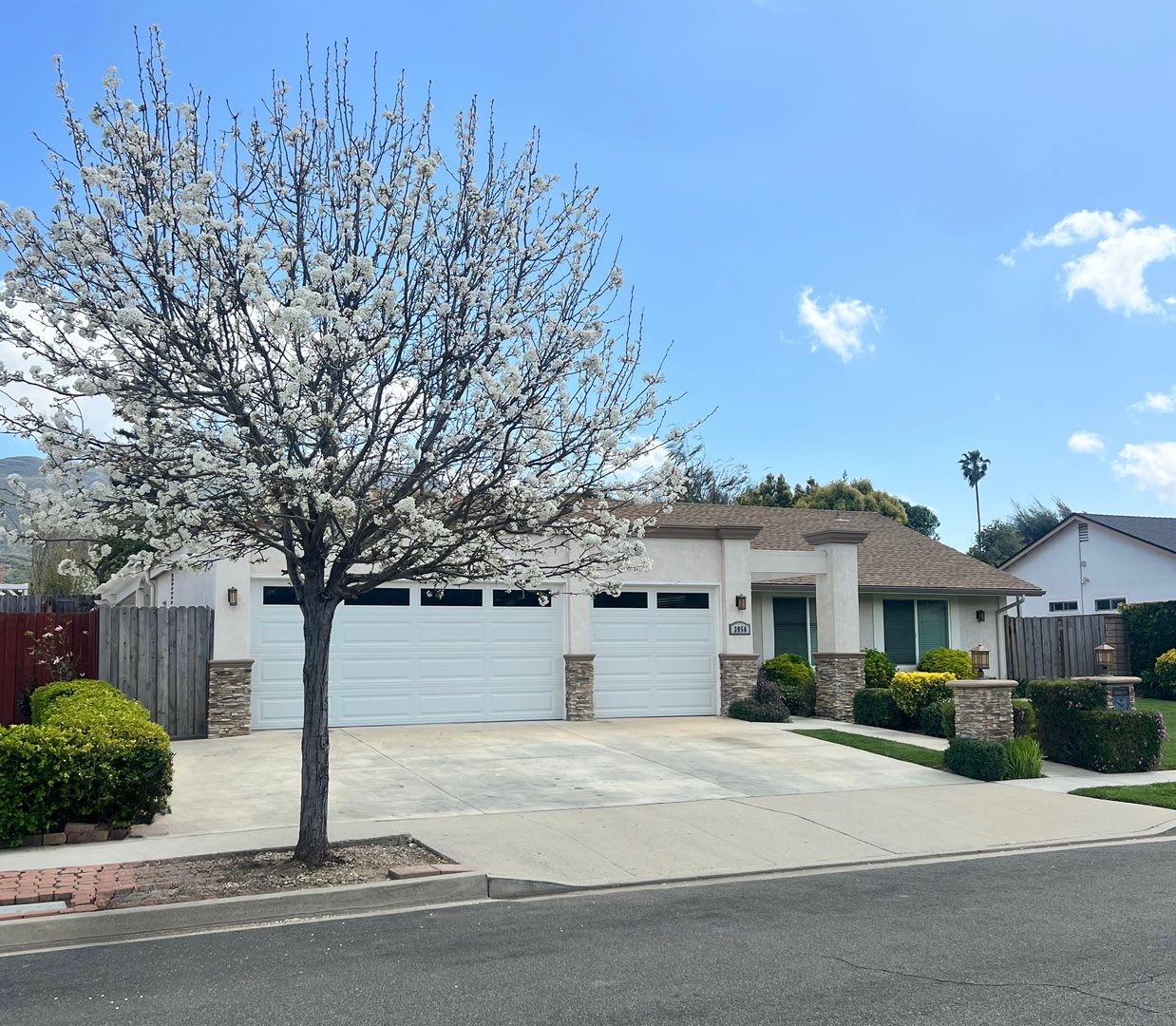 Newbury Park - Single story, four bedroom two bath house with pool!