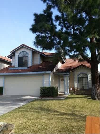 LIVE THE DREAM IN A PRIVATE HOA COMMUNITY IN RIALTO! *** 3 BEDROOM + LOFT! ***