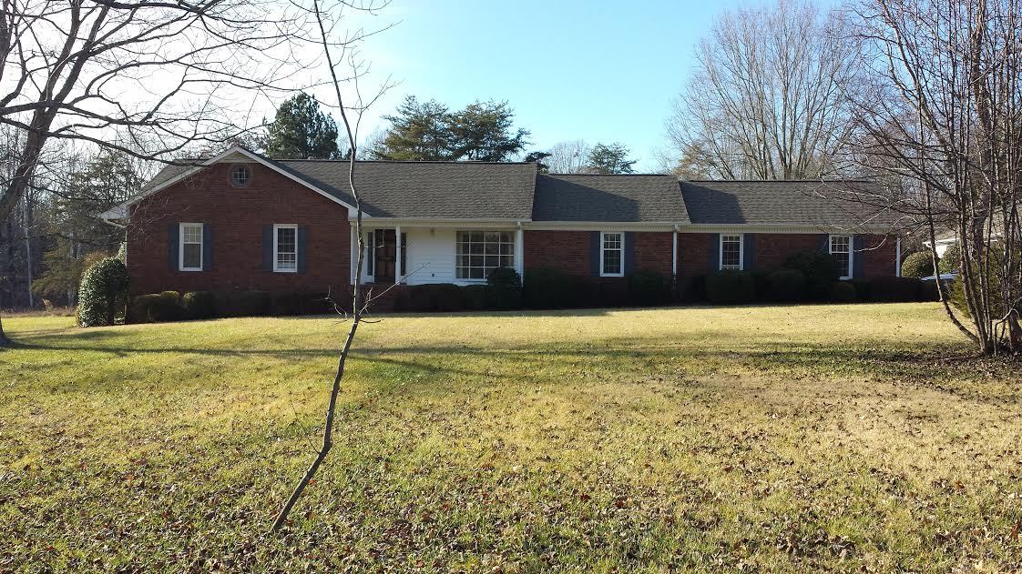 Classic 4BR brick ranch in Summerfield w/pool -- Northern Schools -- Updated Kitchen and Baths