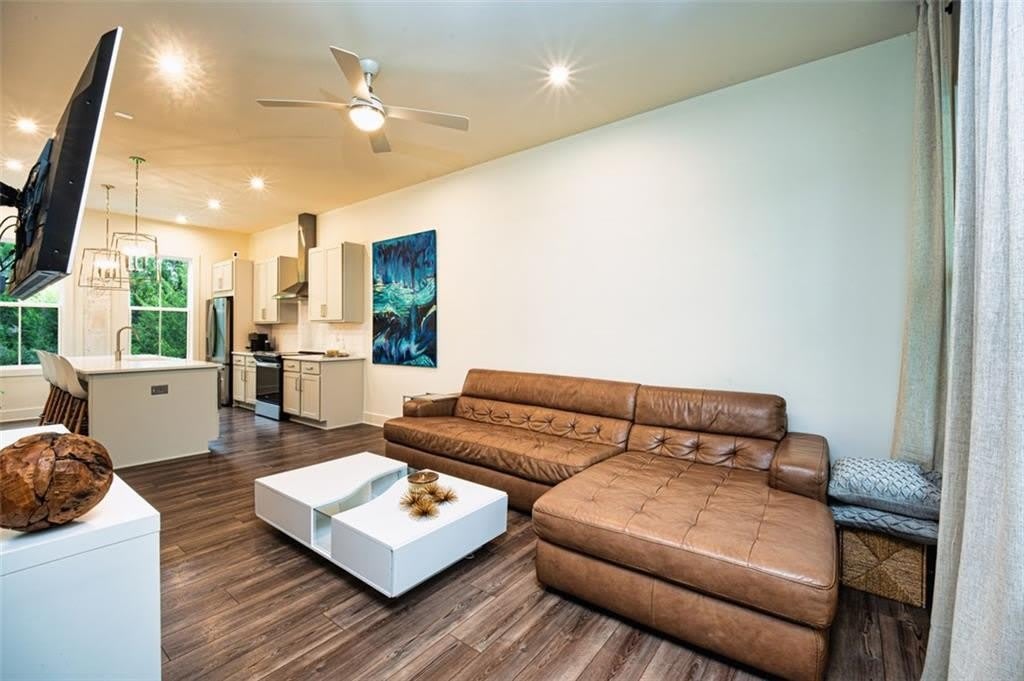 305 DILBECK Circle NE