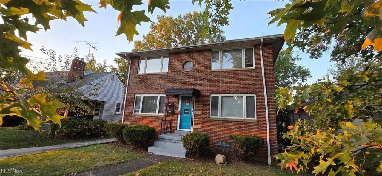 617 E Robinson Avenue