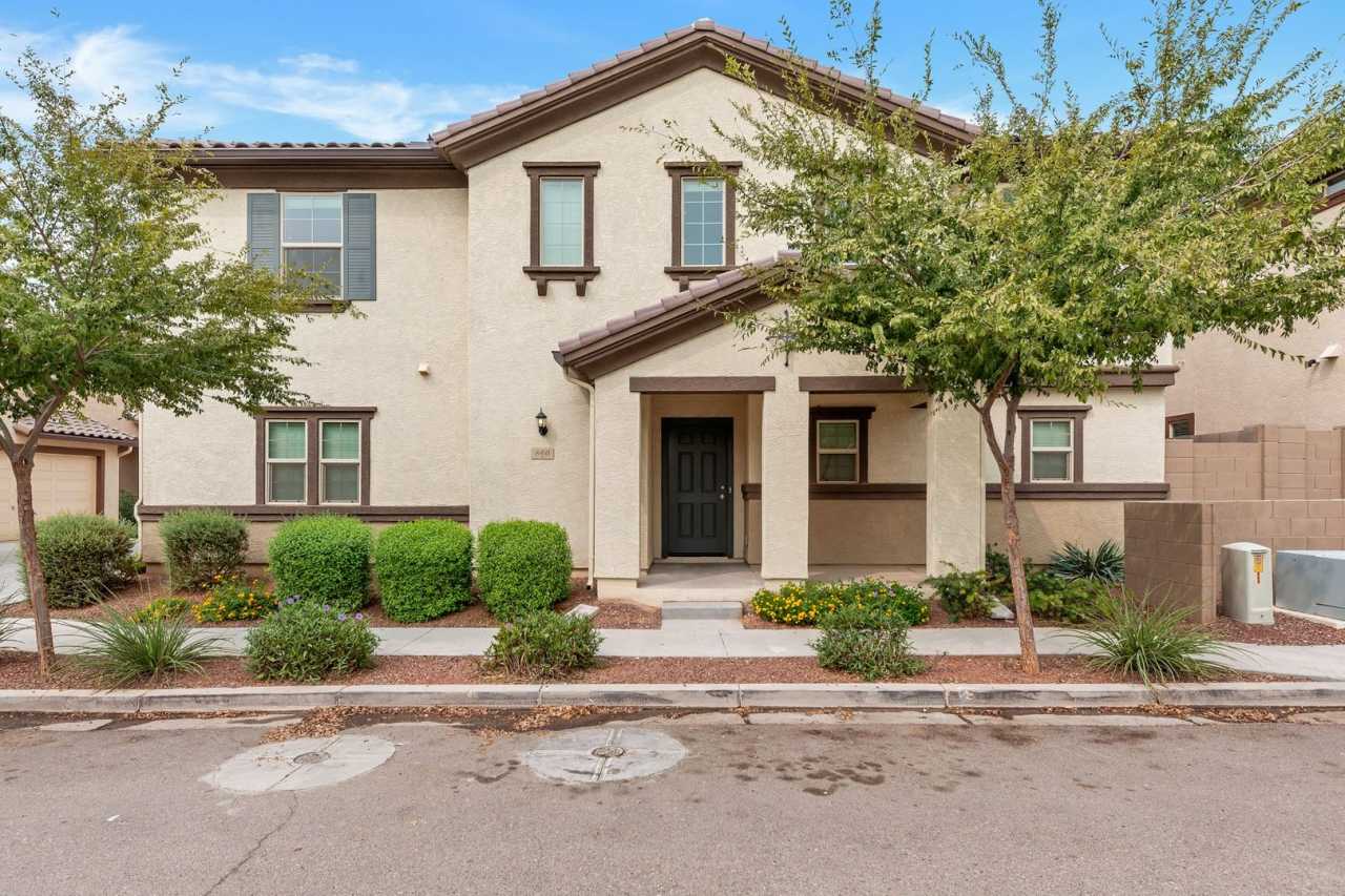 Charming 4 bedroom 3 bath Home in Gilbert!
