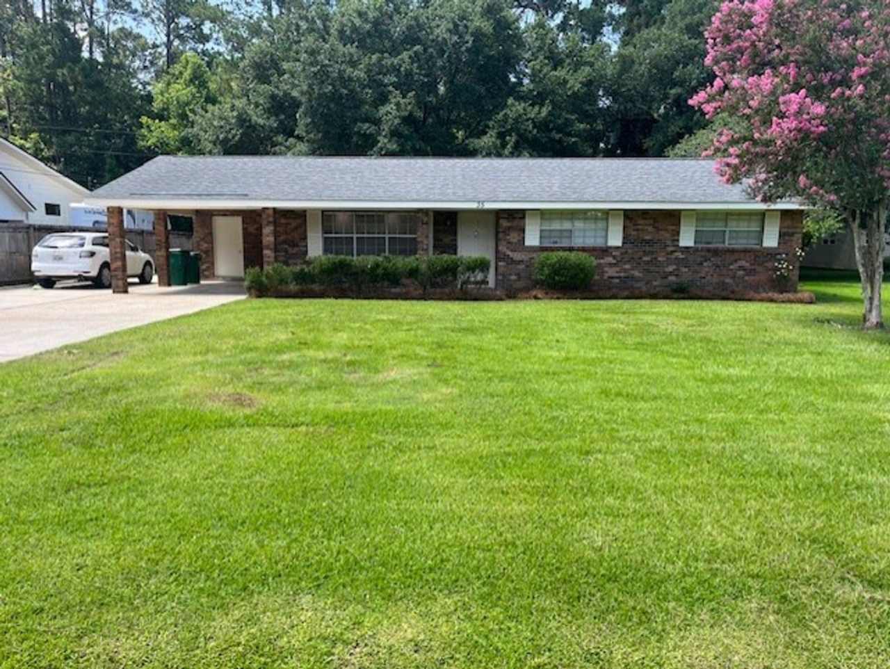 Newly renovated 3/2 home located in River Forest Covington