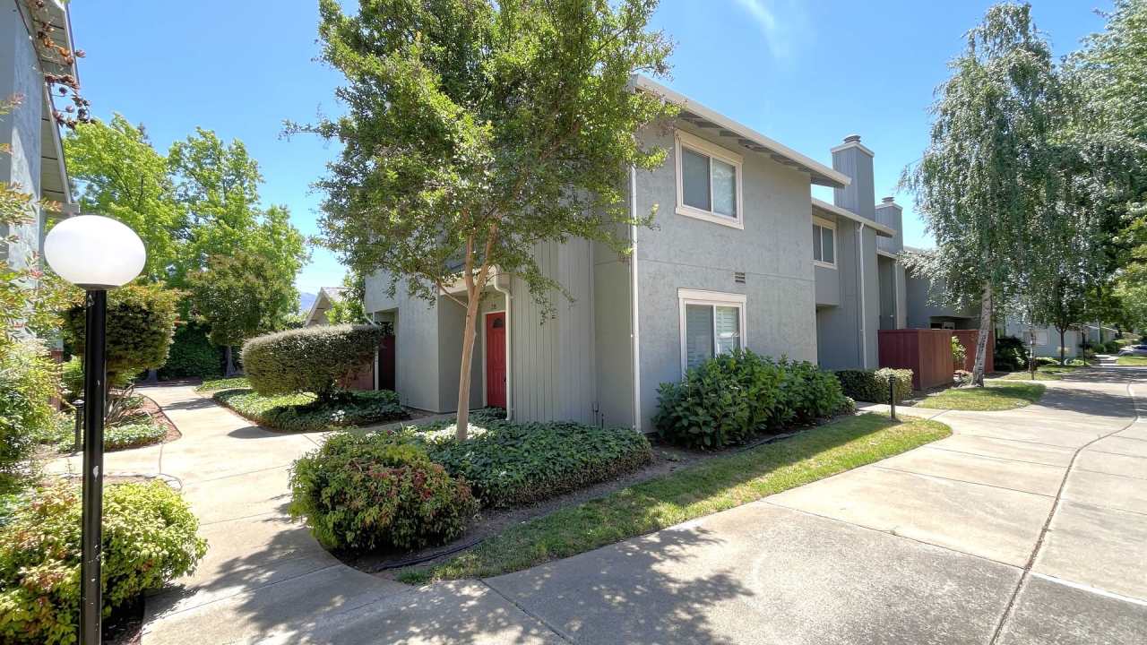 Concord Beautiful remodeled 3 bedroom 2.5 bath town home with 2 car garage!