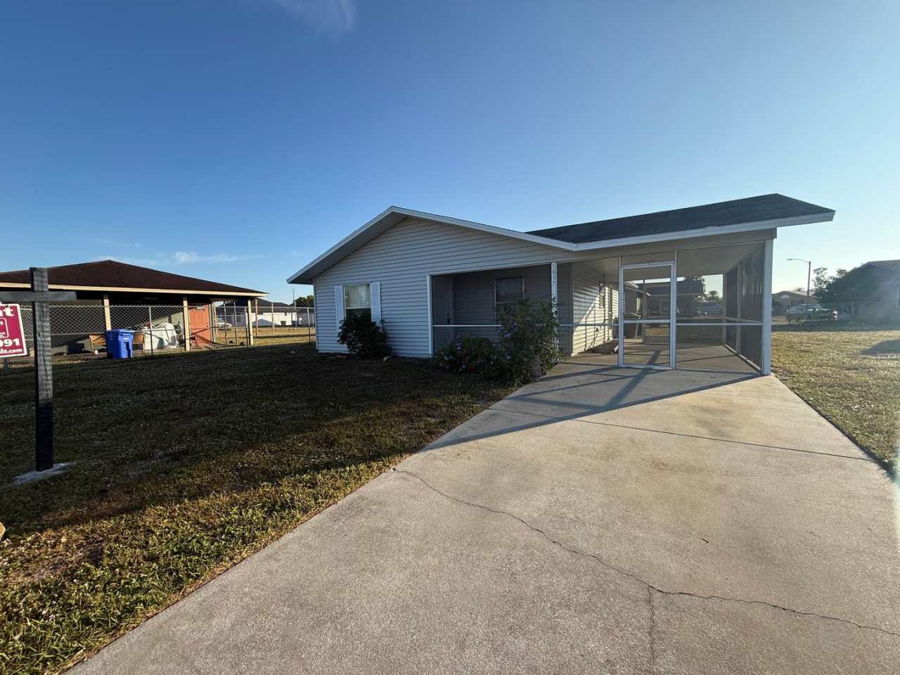 RECENTLY REDUCED!!! Cozy Home Close to Downtown Fort Myers 3BR 1BA