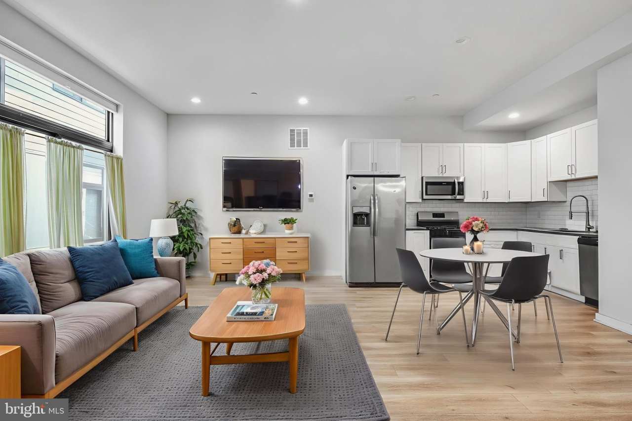 385 MARTIN Street unit: 1R