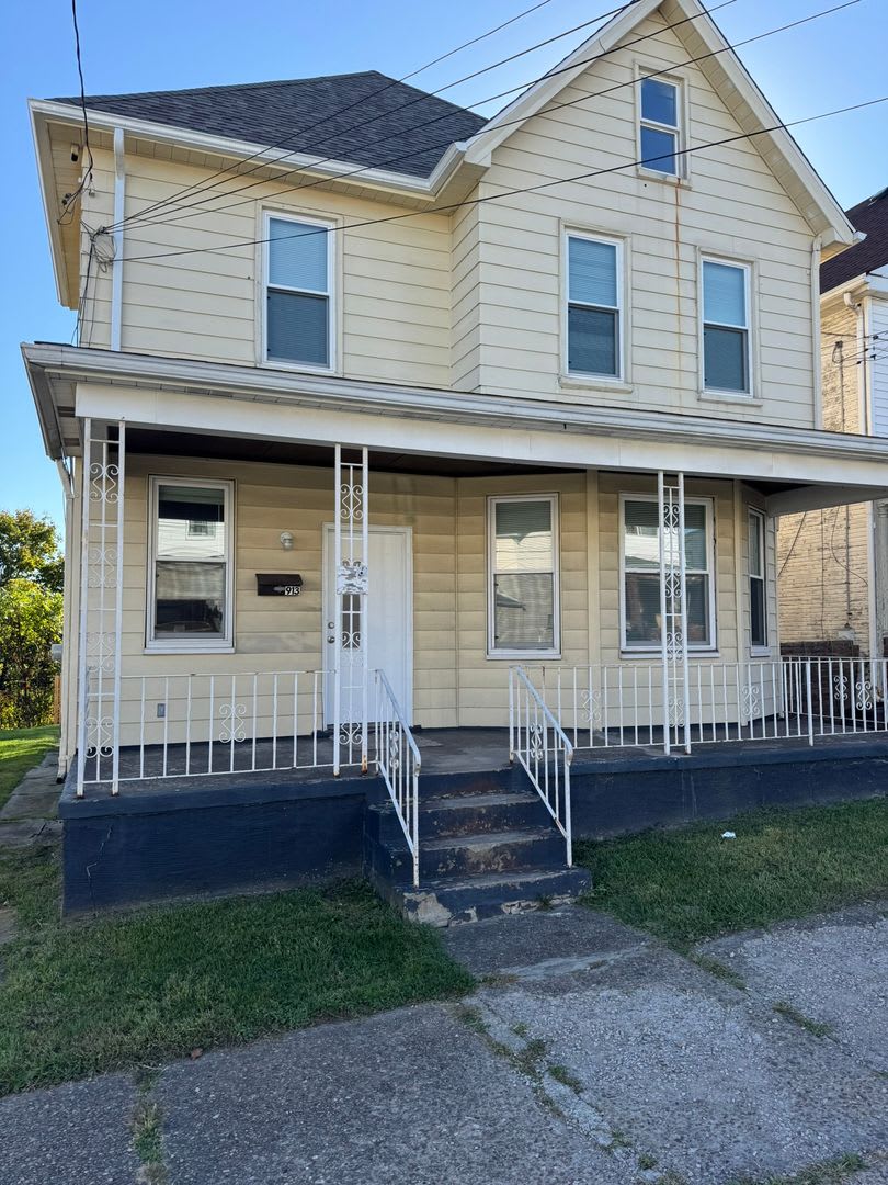 Enormous Completely Updated 4-Bedroom 1-Bath House w/ Flat Yard!!!