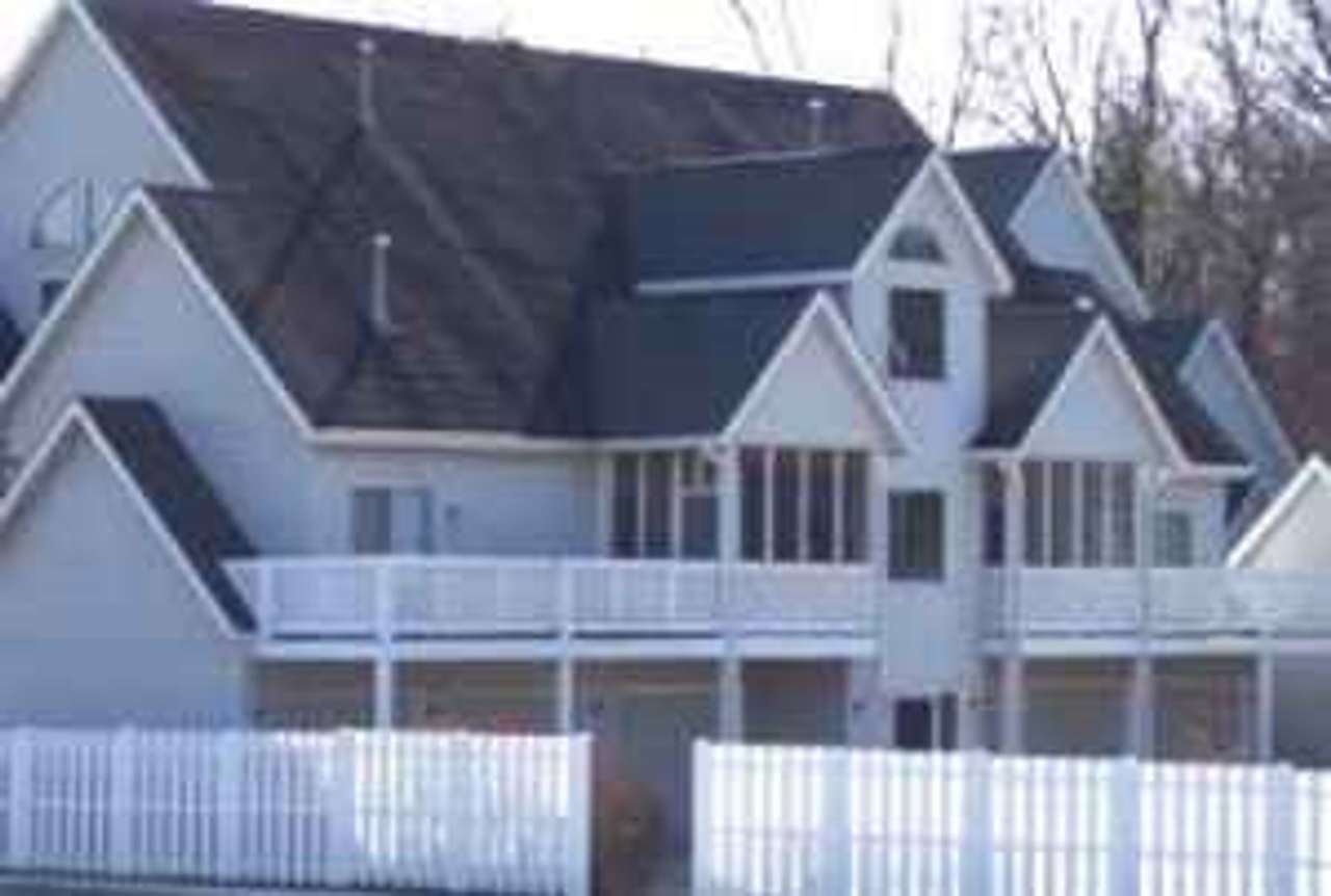 2 Bedroom, 2 Bath by Mall Available August 2025! $1,400 monthly