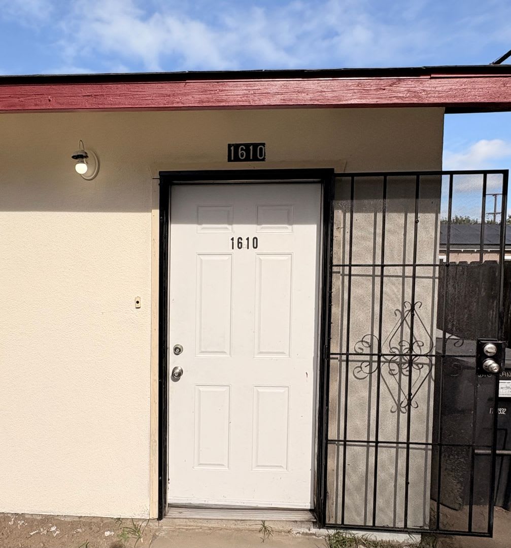 2 WEEKS FREE RENT November Special Comfortable place - 2 bedroom 2 bath duplex