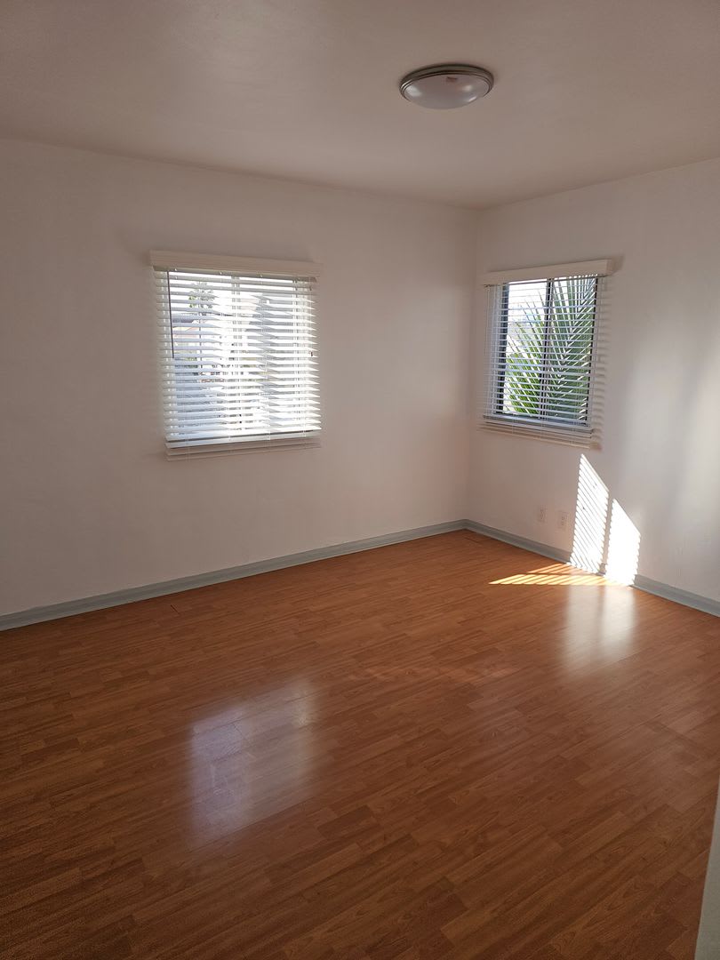 Beautiful Newly remodeled 2 bedroom/ 1 bathroom apartment in Los Feliz! 1st month free! Must see to appreciate!