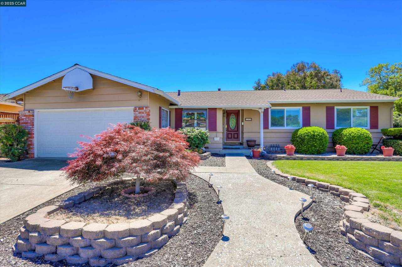 749 Santa Susanna Ct