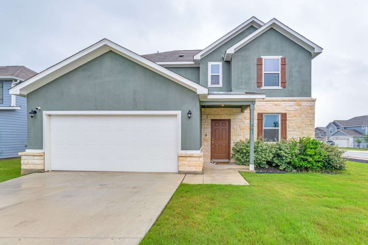SPACIOUS 4-BEDROOM HOME IN BELLA ROSA