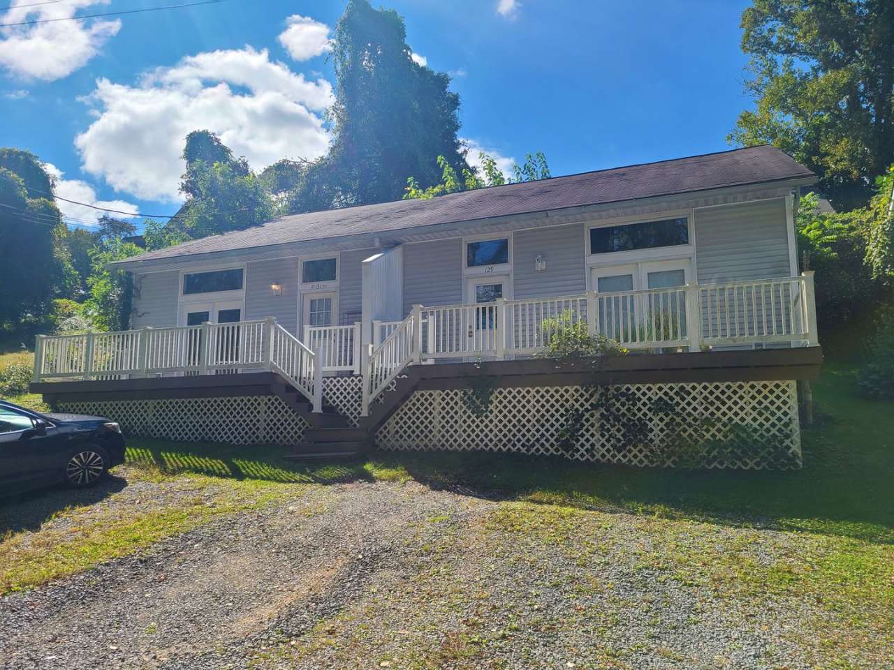 3 bed 2 bath duplex available 6/4/2026!