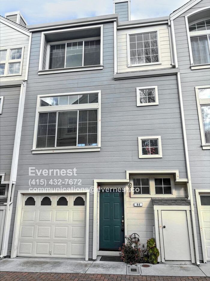 979 Pinto Palm Terrace