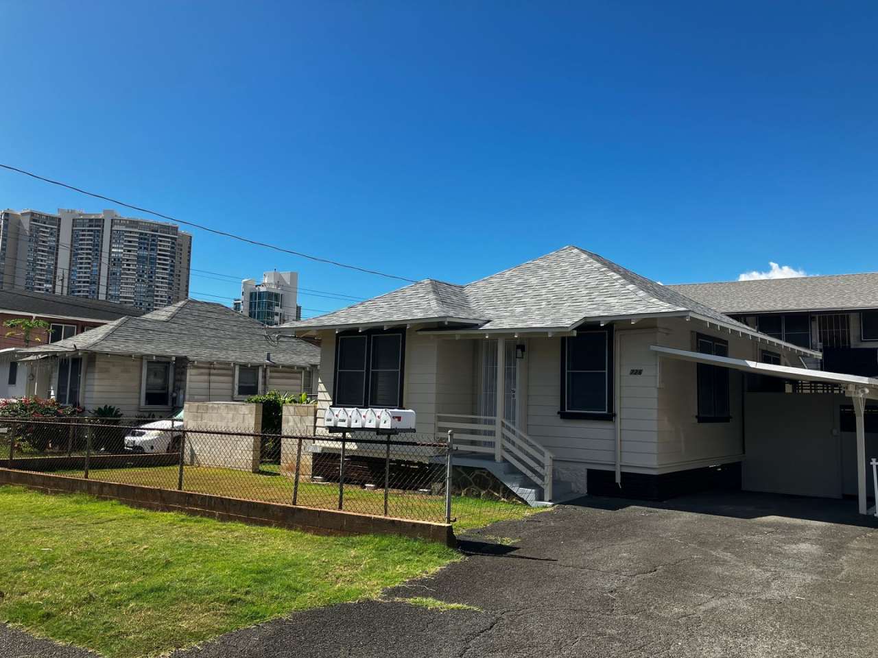 Pets Allowed - Moilili Living w/ Multiple Car Driveway, Yard, and Washer/Dryer