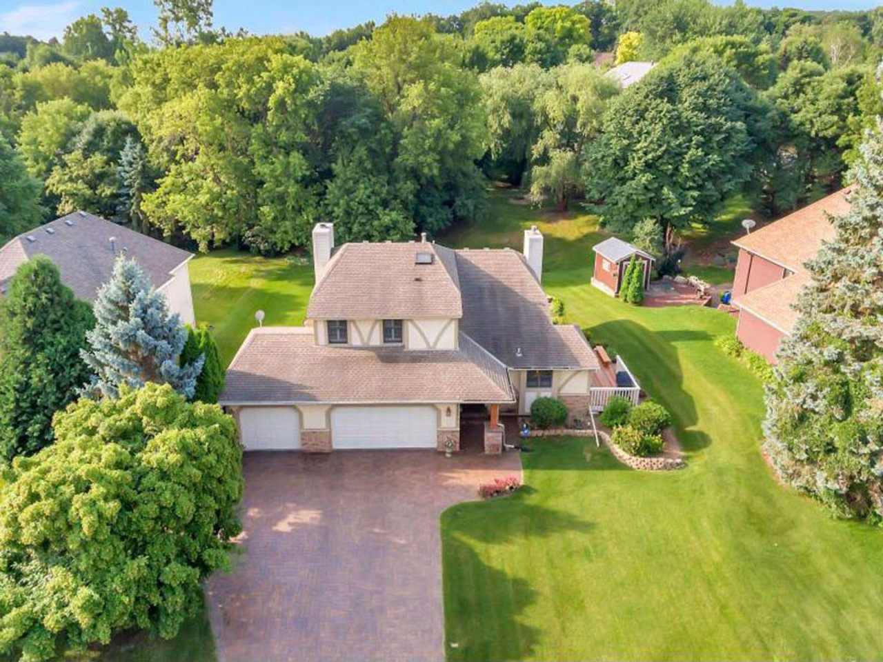 Luxury Home in Plymouth with 2-Level Primary Suite, Furnished or Unfurnished, Wayzata Schools, Pets OK!