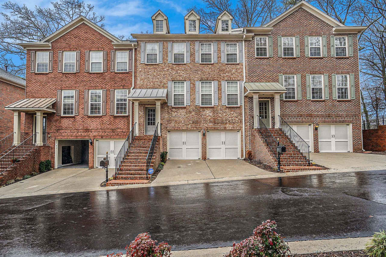 4 bdrm, 3.5 bath townhome