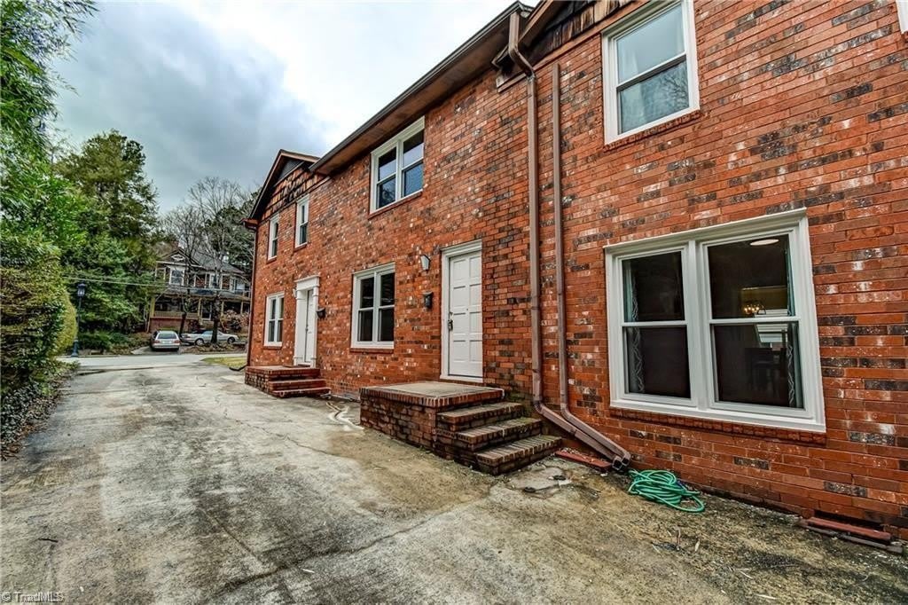 115 S Mendenhall Street