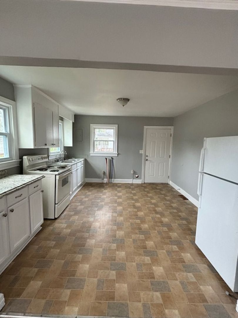 Quaint 2 Bedroom 1 Bath Home with LARGE fenced in yard