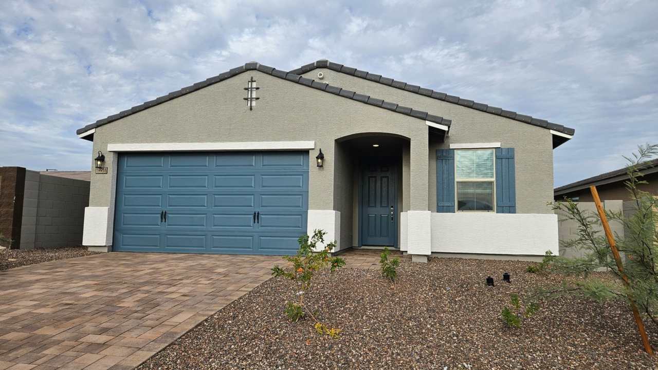Military Jets Fly Over this 4BR House in Litchfield Park