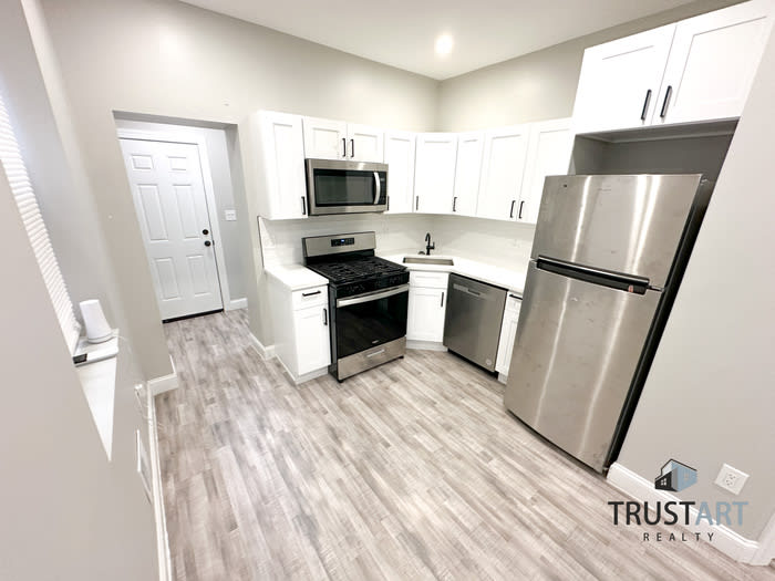 1948 North Myrtlewood Street