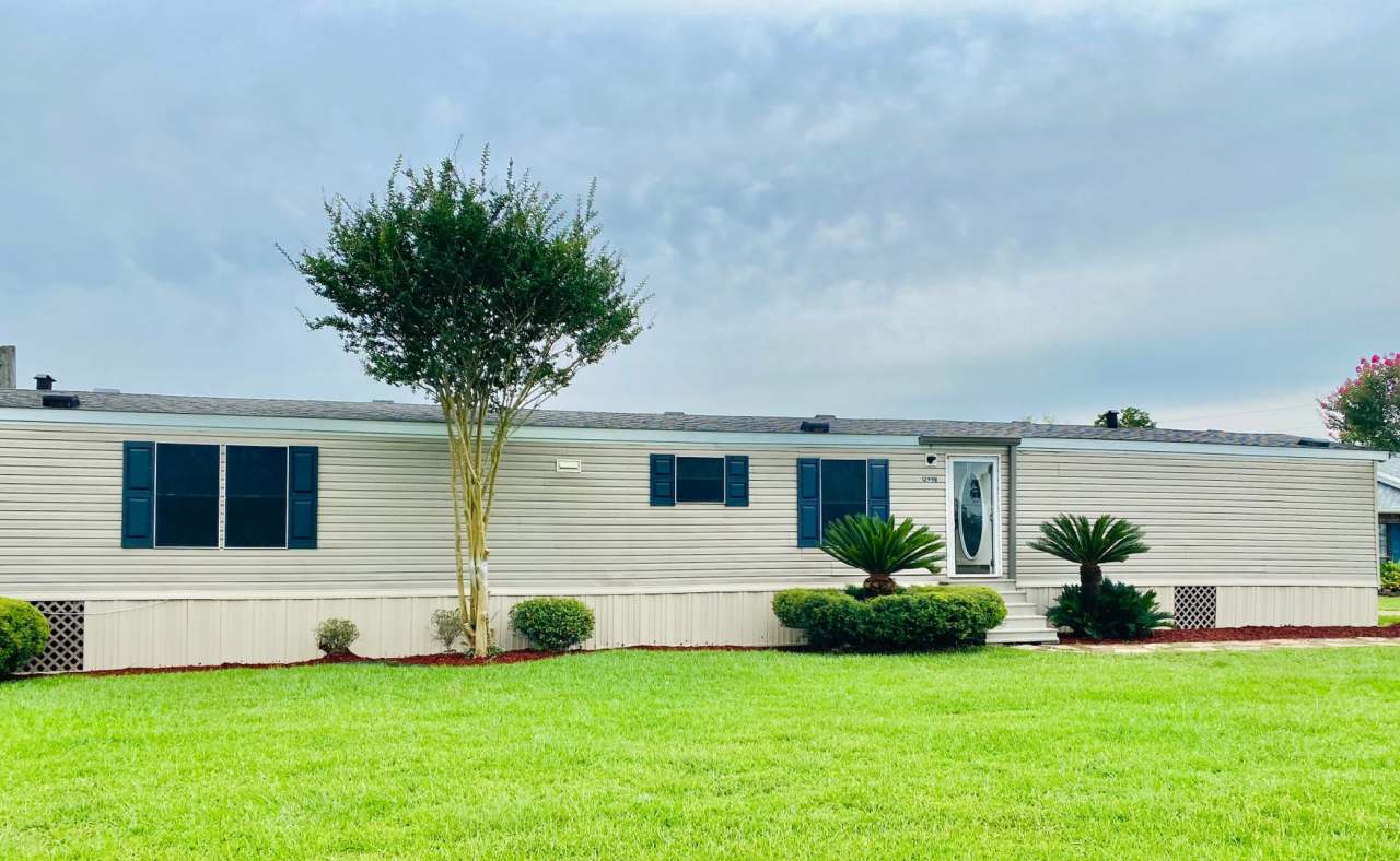 MOVE IN SPECIAL! One month free! 3 bed/2 bath Mobile Home in Breaux Bridge