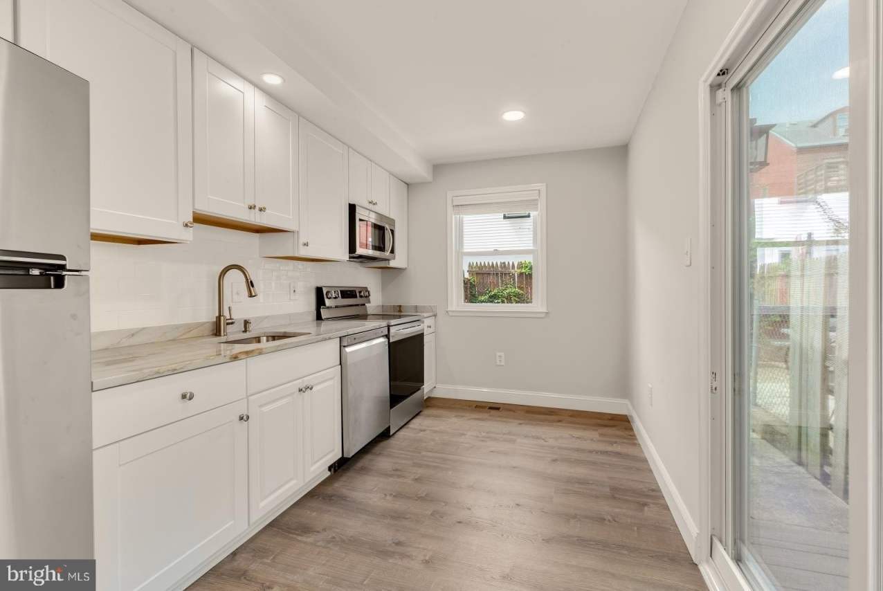 1134 E OXFORD STREET