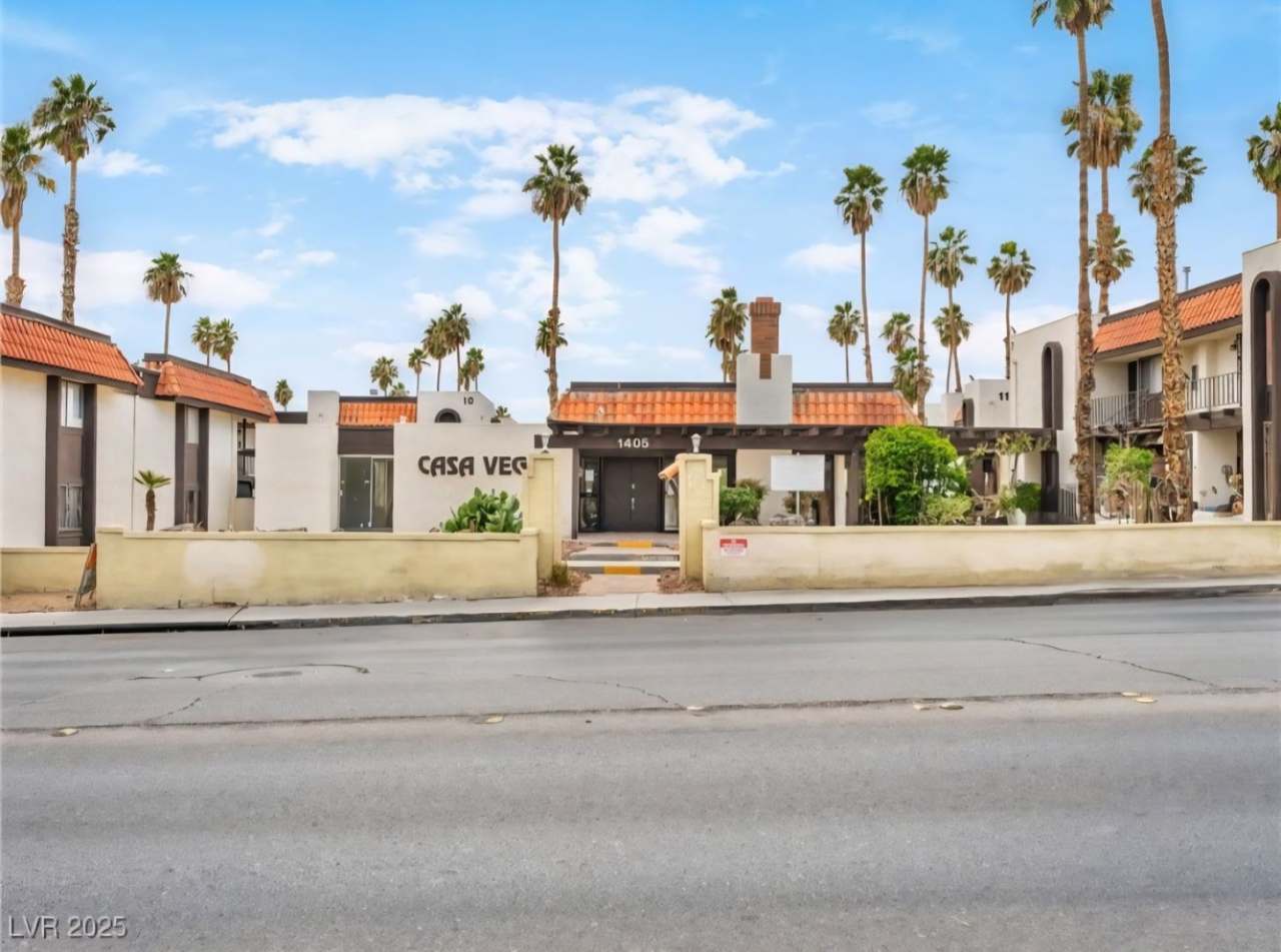 FULLY FURNISHED 2 BEDROOM CONDO WITH STRIP VIEWS