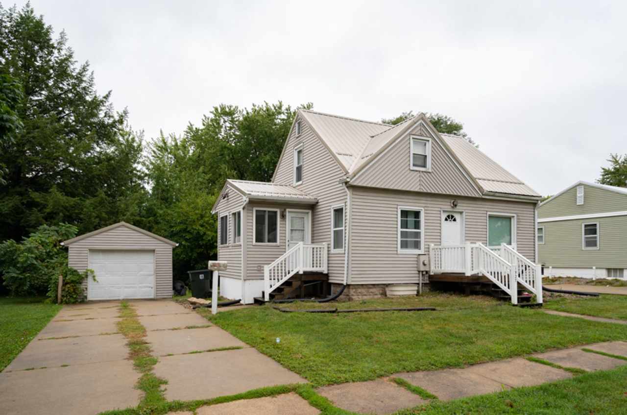 1927 Olive St - Cedar Falls